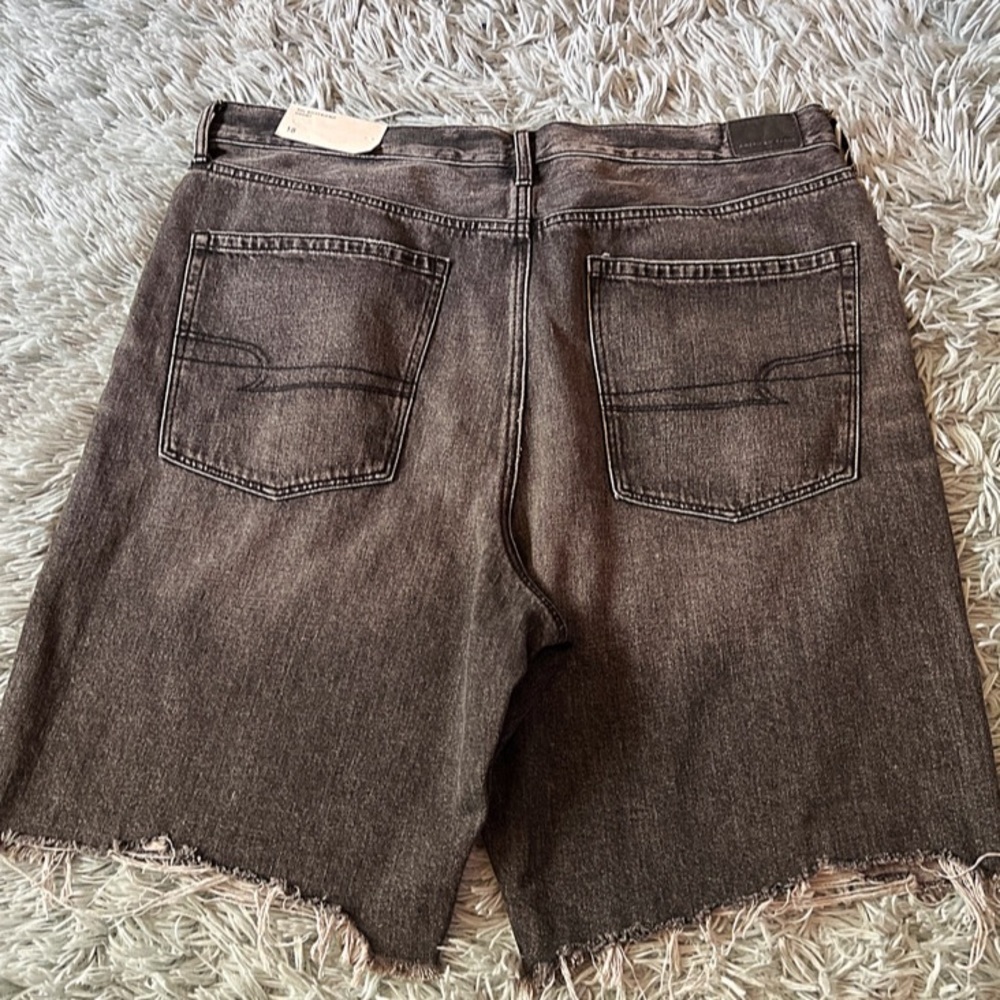 90s Boyfriend Shorts - Picture 4 of 6